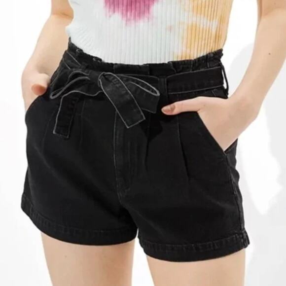2/$15 American Eagle Paperbag Mom Jean Shorts Black Denim High Waist Size 4 - Picture 1 of 8
